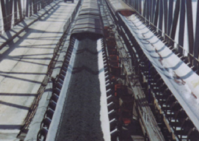 Flame retardant conveyor belt of textile construction for general use